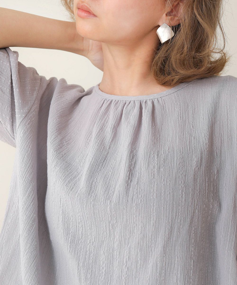 BACK OPEN GATHER BLOUSE