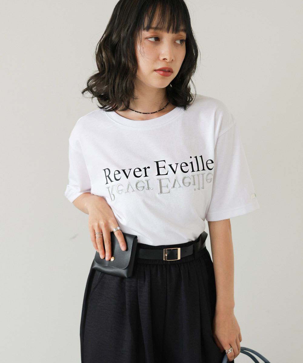 ロゴプリント刺しゅうTシャツ