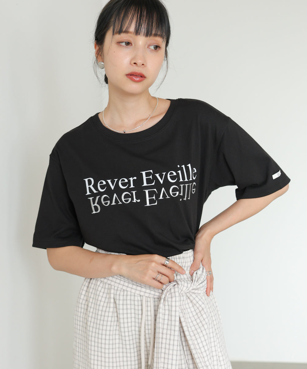 ロゴプリント刺しゅうTシャツ