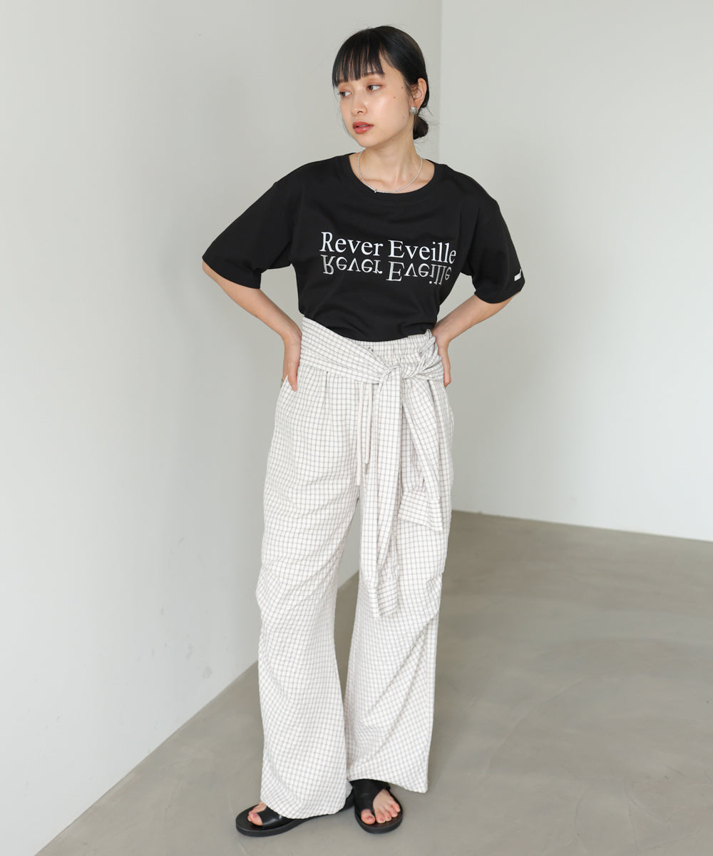 ロゴプリント刺しゅうTシャツ