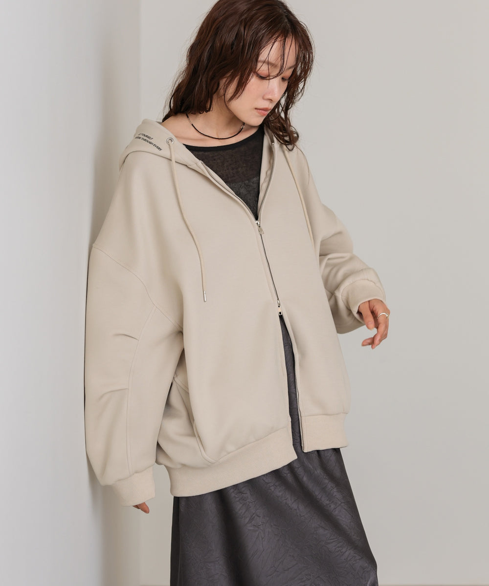 刺しゅう入り立体ビッグパーカー