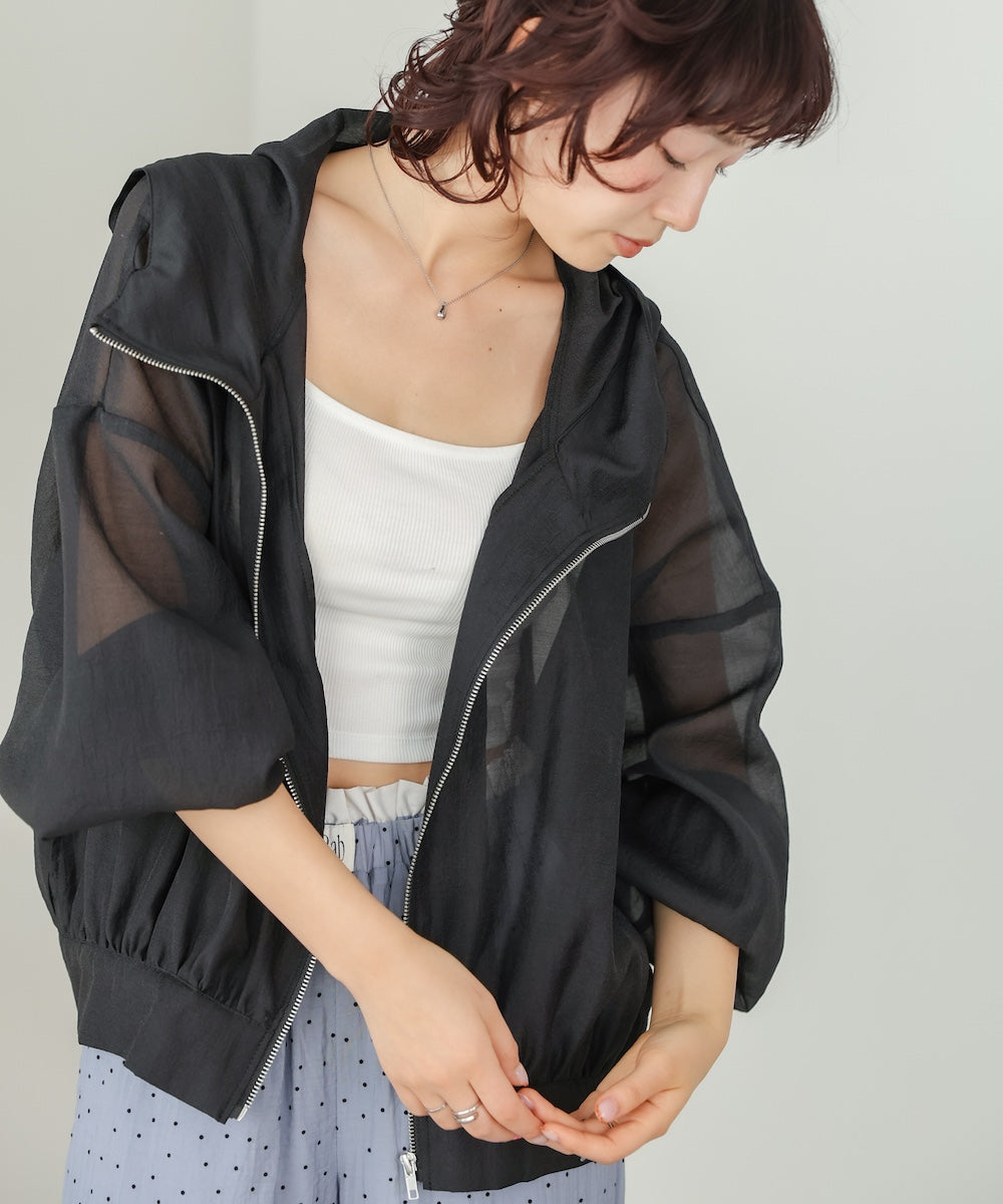 フード付きボリュームマウンテンパーカー