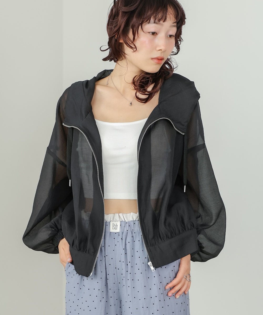 フード付きボリュームマウンテンパーカー