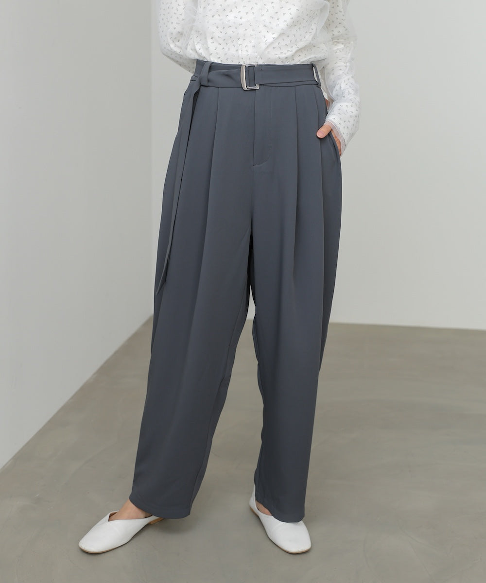 【選べるサイズ展開】ツータックルーズベルト付スラックスパンツ
