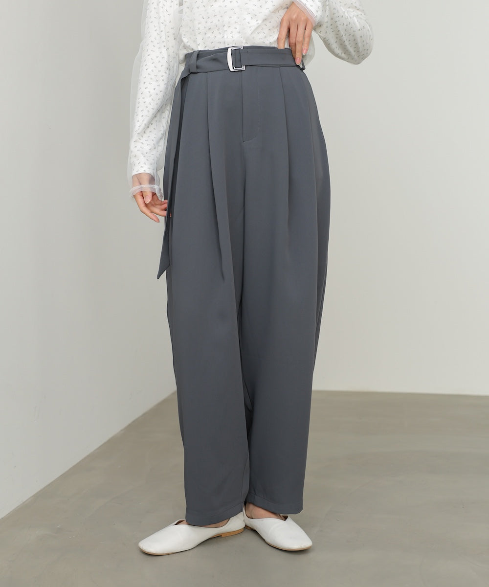 【選べるサイズ展開】ツータックルーズベルト付スラックスパンツ