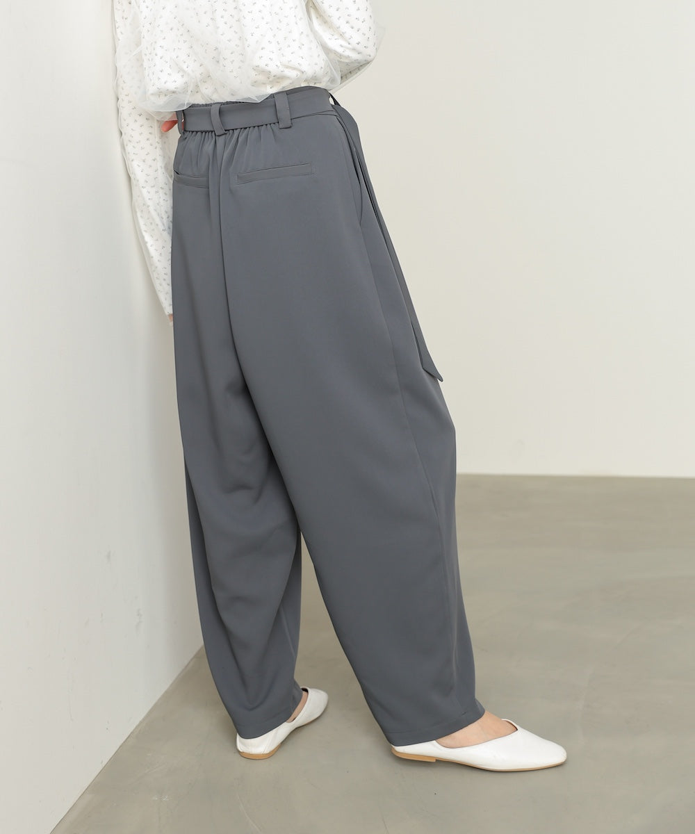 【選べるサイズ展開】ツータックルーズベルト付スラックスパンツ