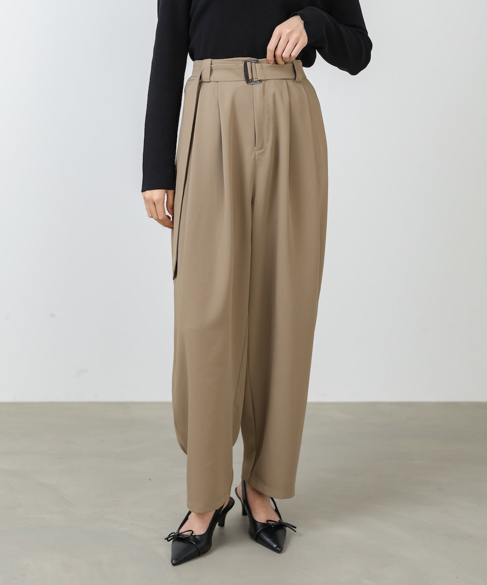 【選べるサイズ展開】ツータックルーズベルト付スラックスパンツ