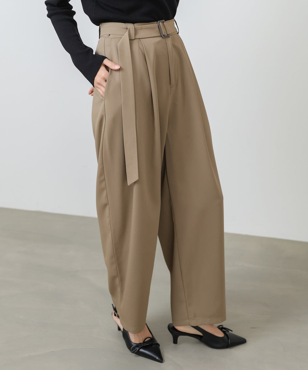 【選べるサイズ展開】ツータックルーズベルト付スラックスパンツ