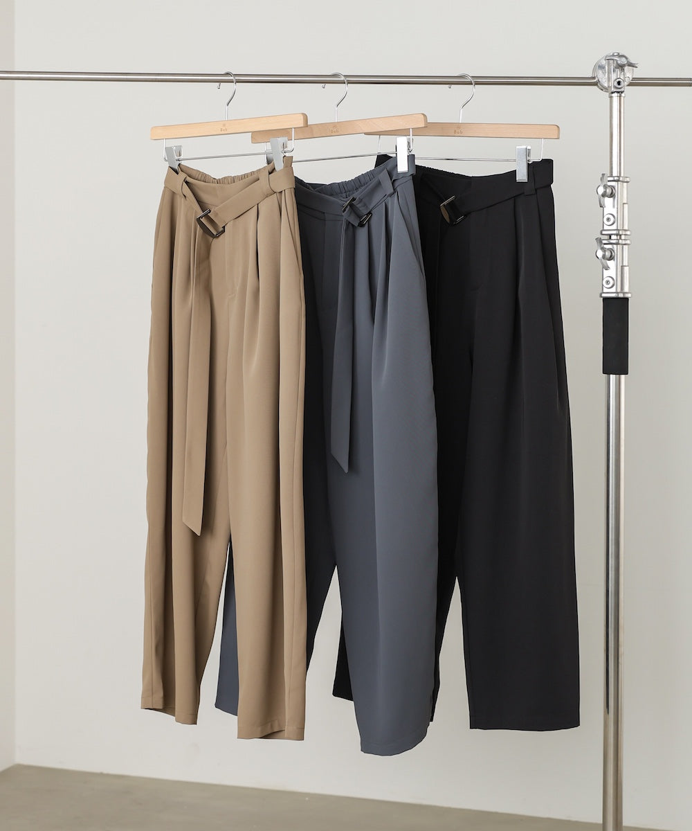 【選べるサイズ展開】ツータックルーズベルト付スラックスパンツ