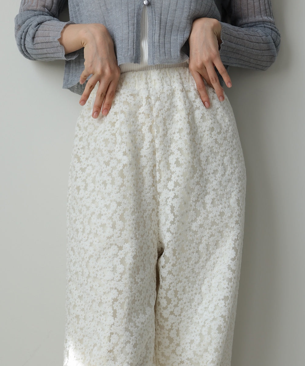 刺繍フラワーパンツ