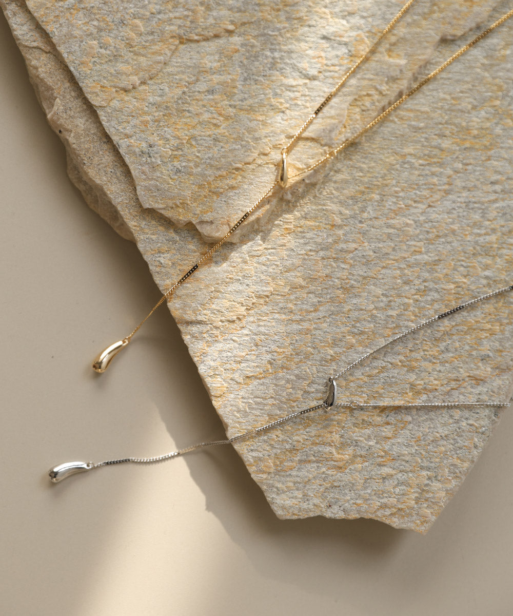 タイニードロップロングネックレス