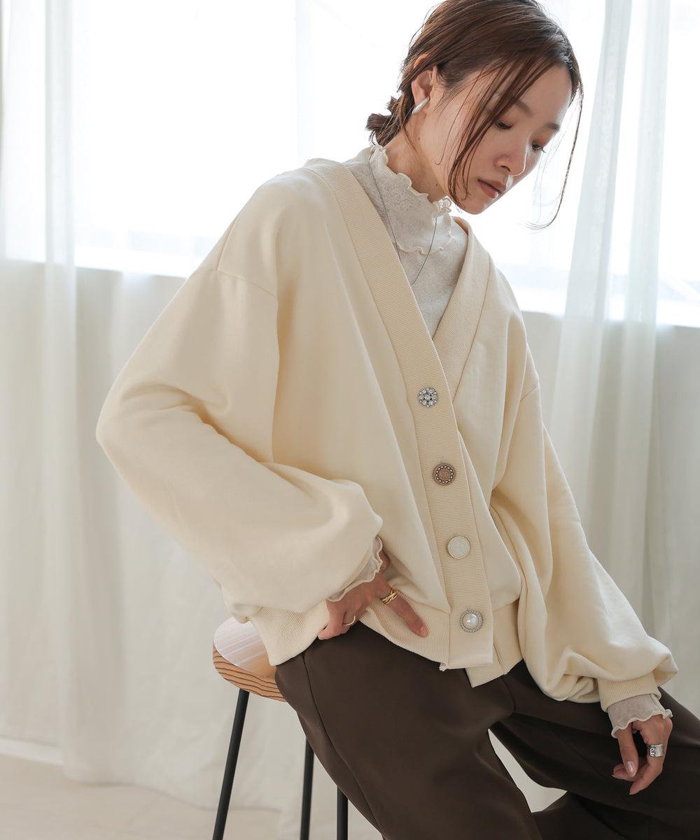 RANDOM BUTTON CARDIGAN