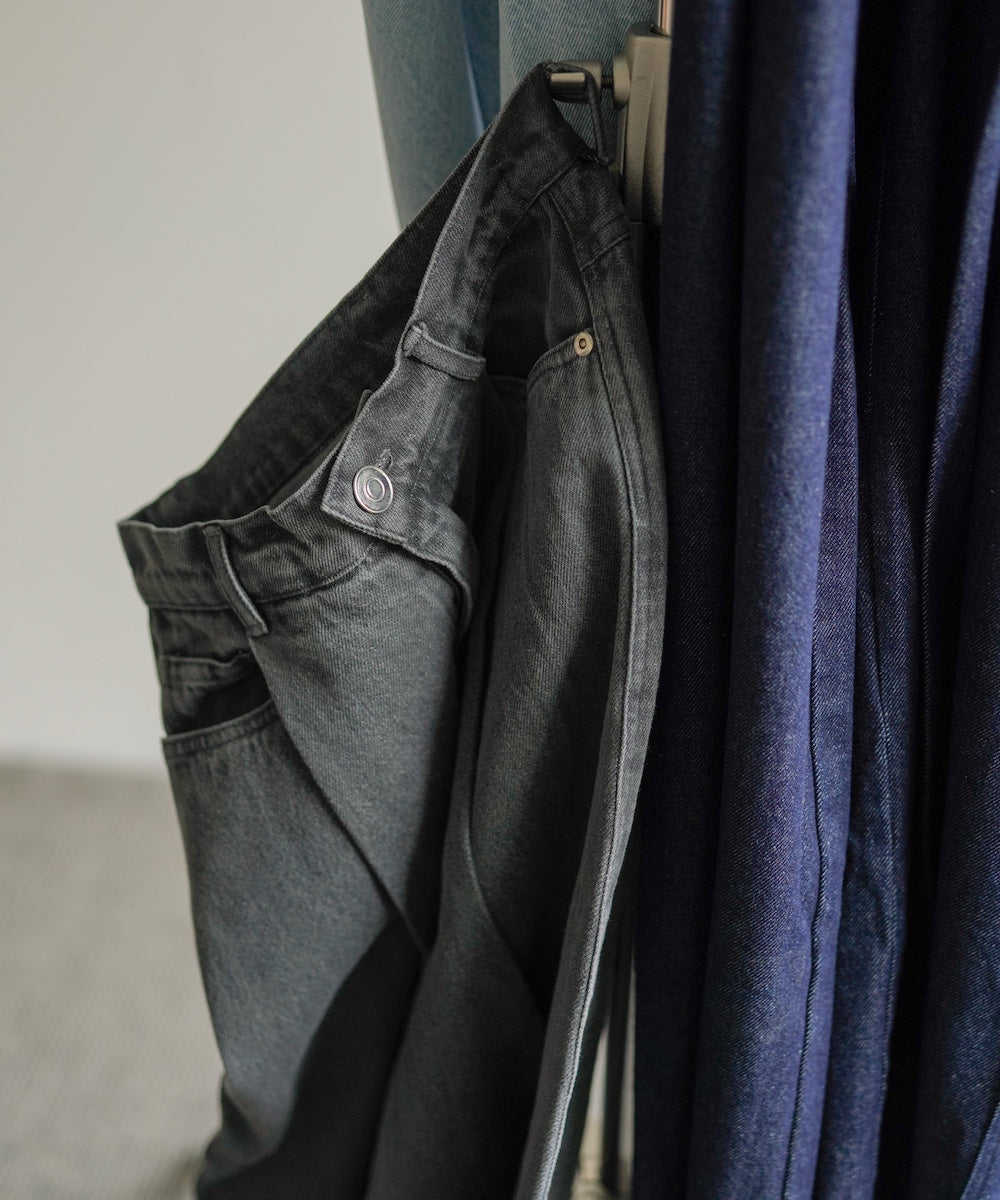 【S・M・Lサイズ展開】タック入りデニムパンツ