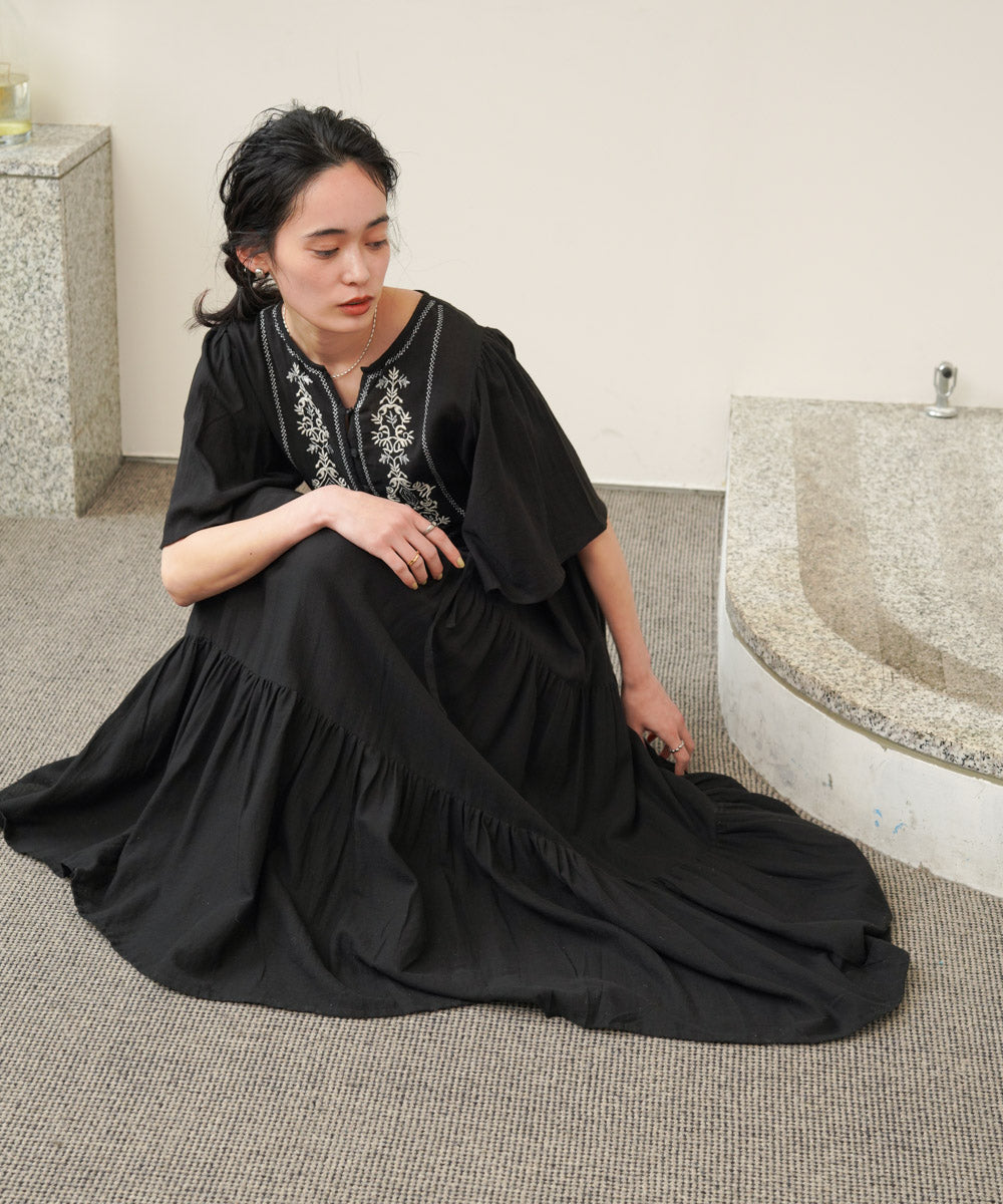 【S・Mサイズ展開】袖フレア-ティアード刺繍ワンピース