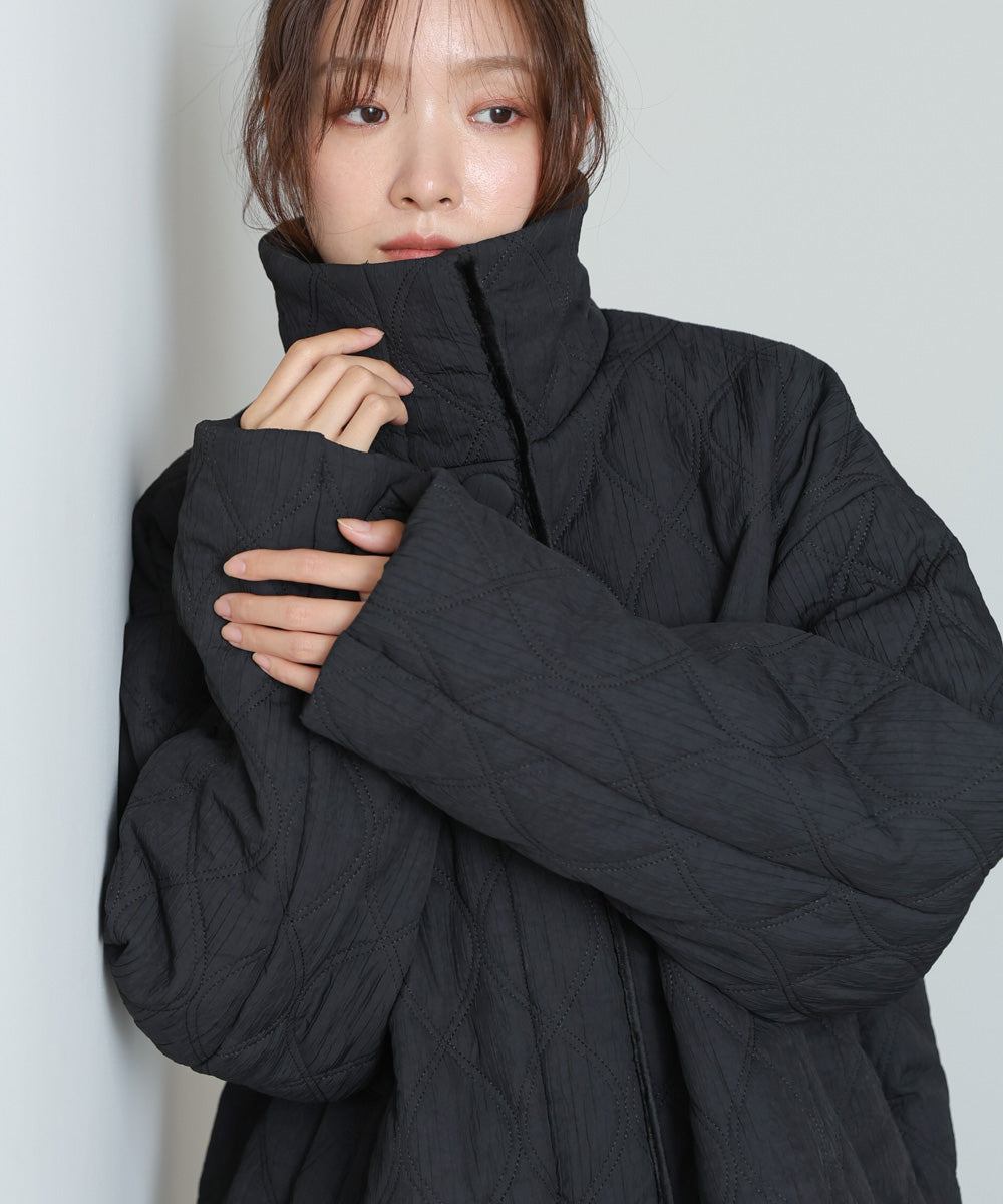 ウェーブキルティング中綿ミドルコート