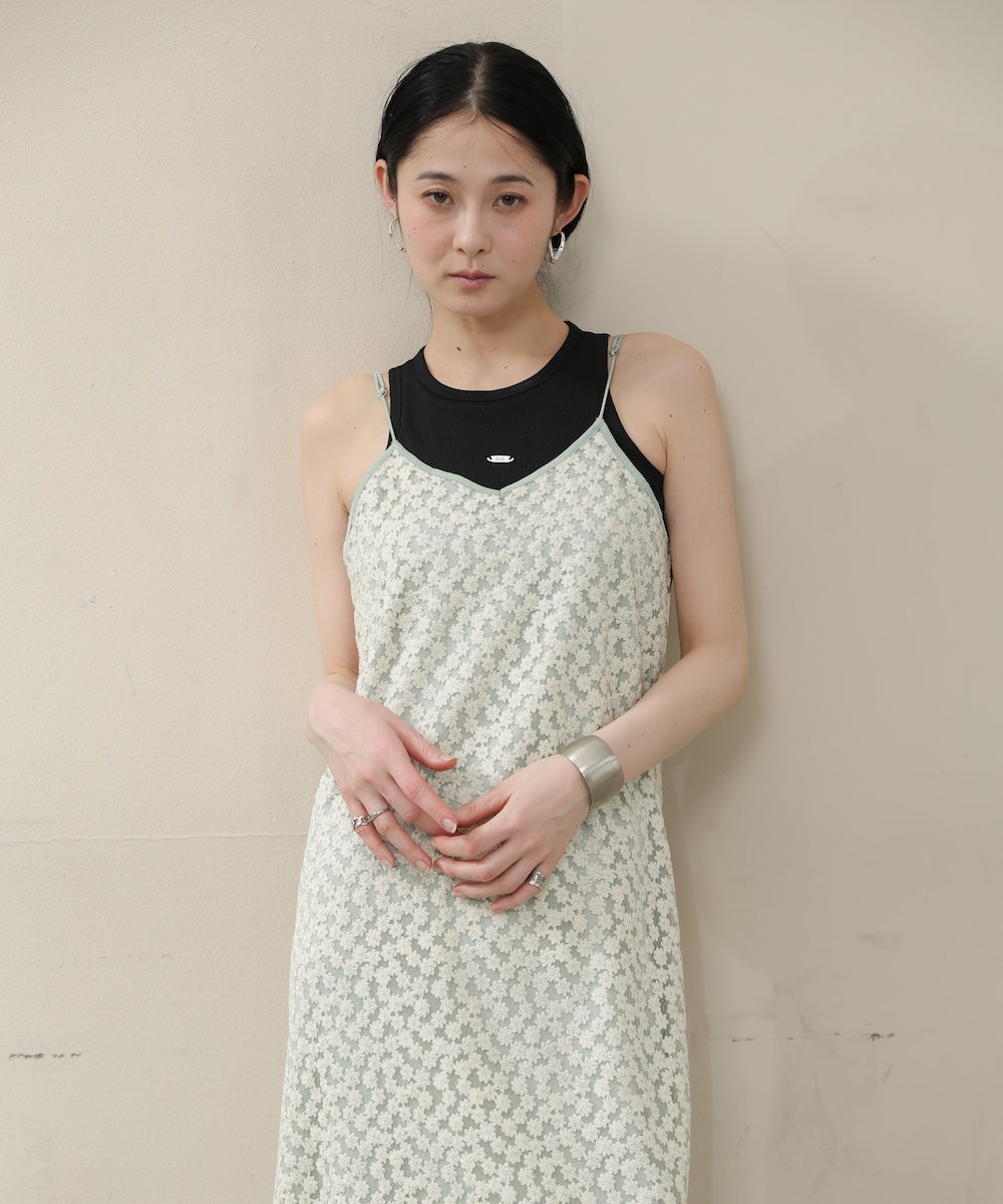 刺繍フラワーキャミワンピース