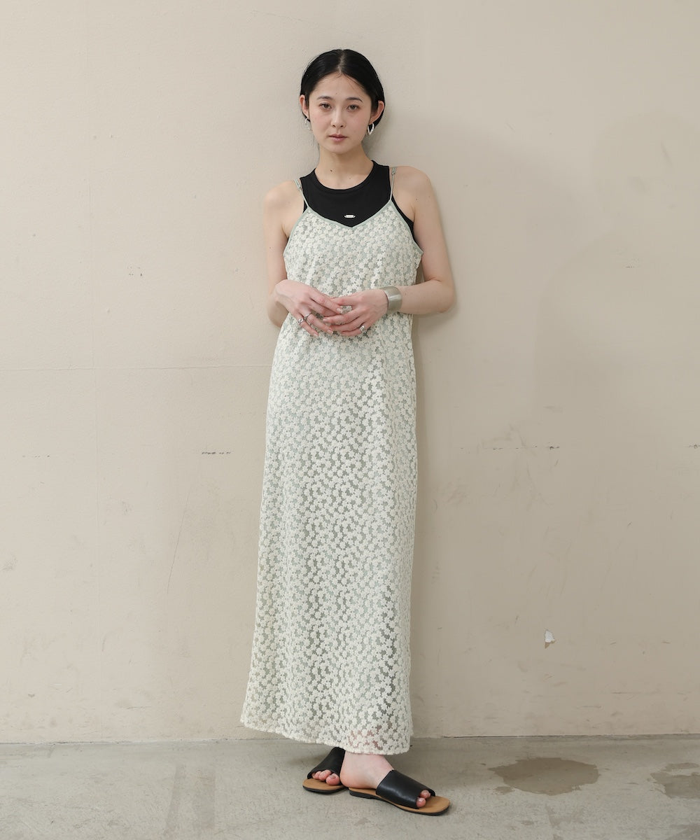 刺繍フラワーキャミワンピース