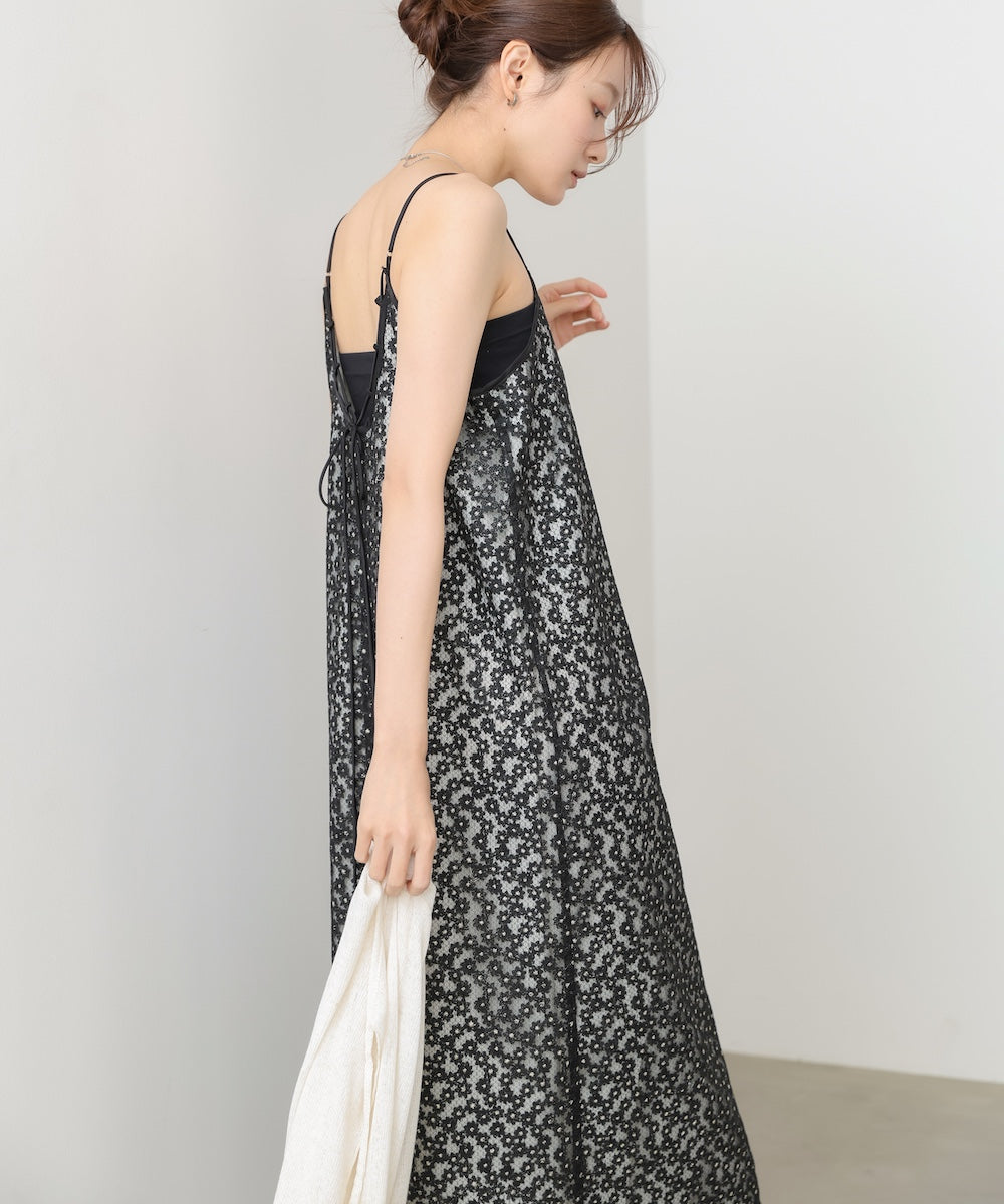 刺繍フラワーキャミワンピース