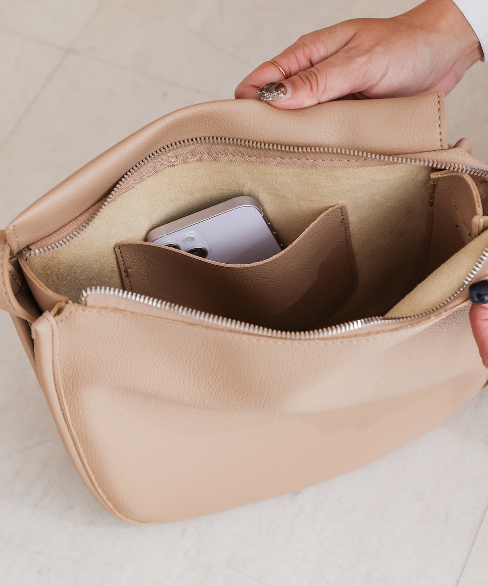 サイドベルトデザインショルダーバッグ