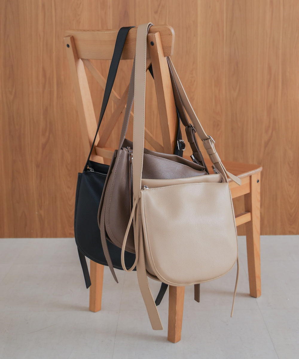 サイドベルトデザインショルダーバッグ