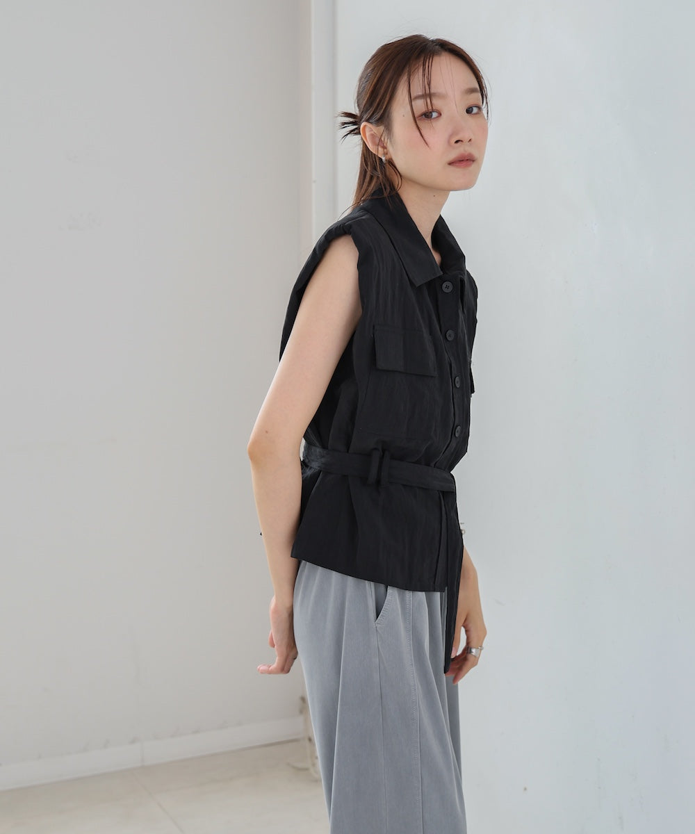 肩パット入りベストトップス