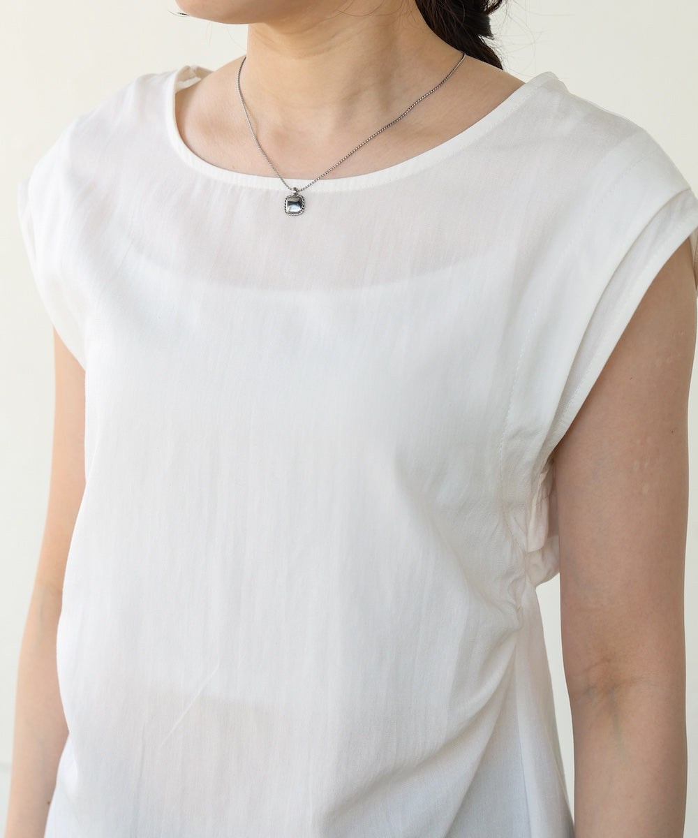 バックデザインノースリーブブラウス