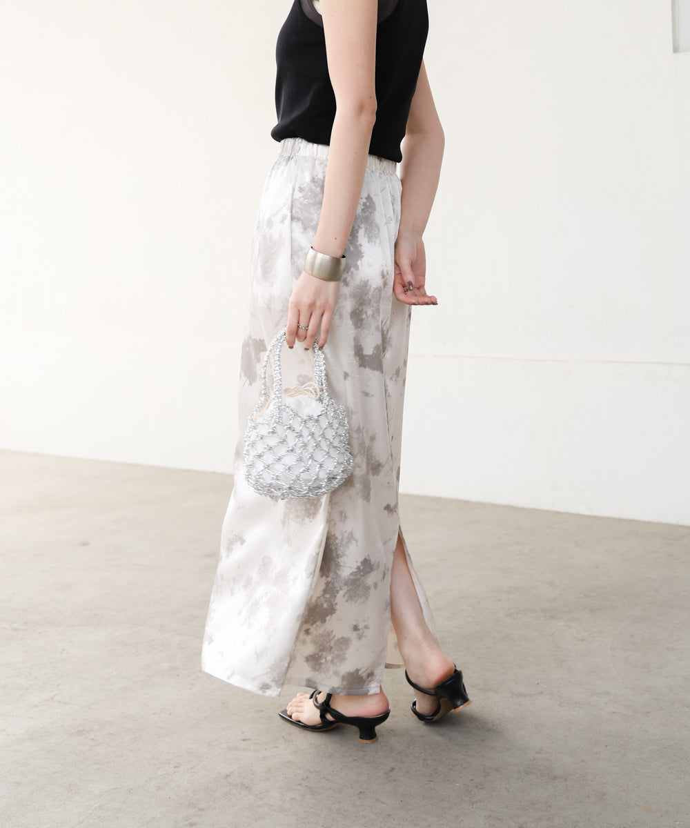 ニュアンス柄サテンスカート