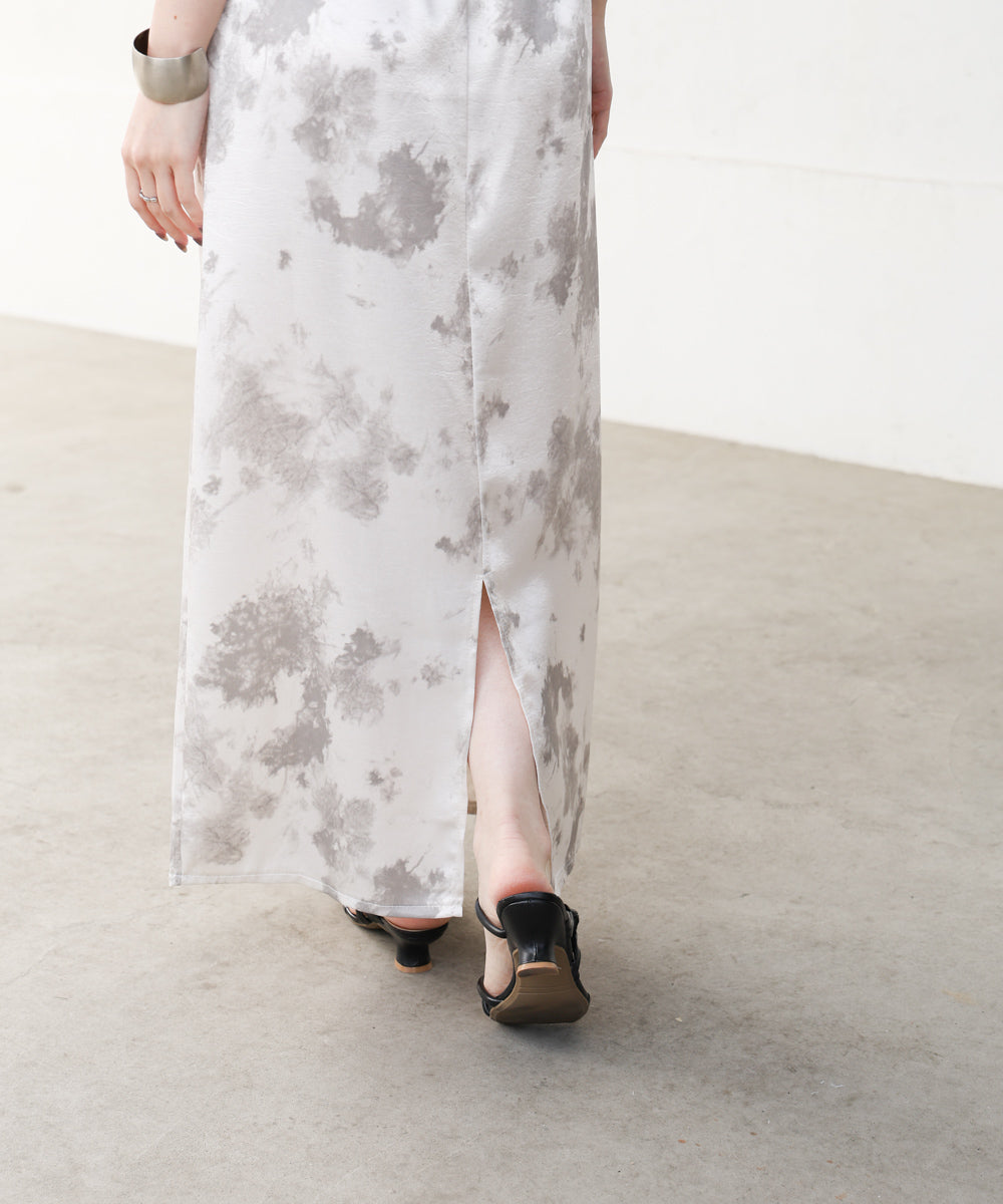 ニュアンス柄サテンスカート