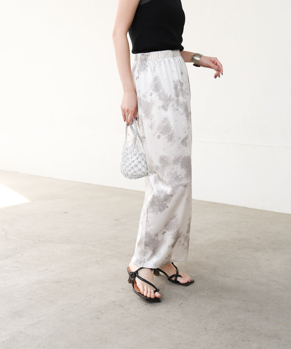 ニュアンス柄サテンスカート