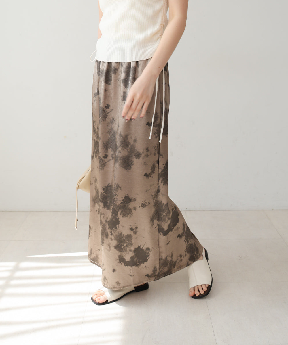 ニュアンス柄サテンスカート