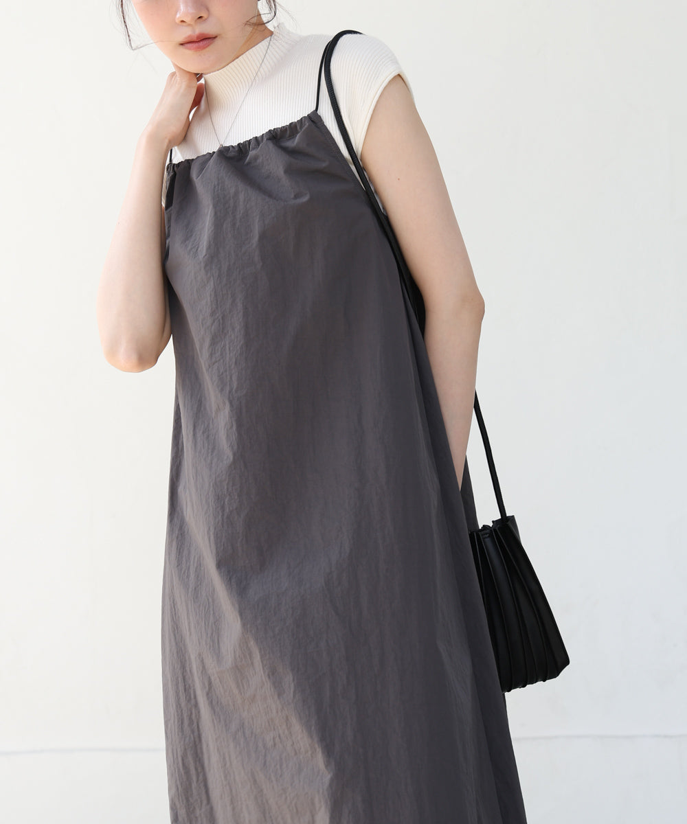 ストラップデザインキャミワンピース