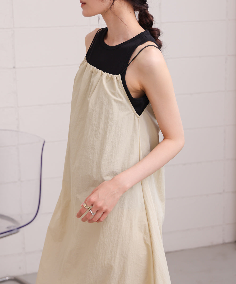 ストラップデザインキャミワンピース
