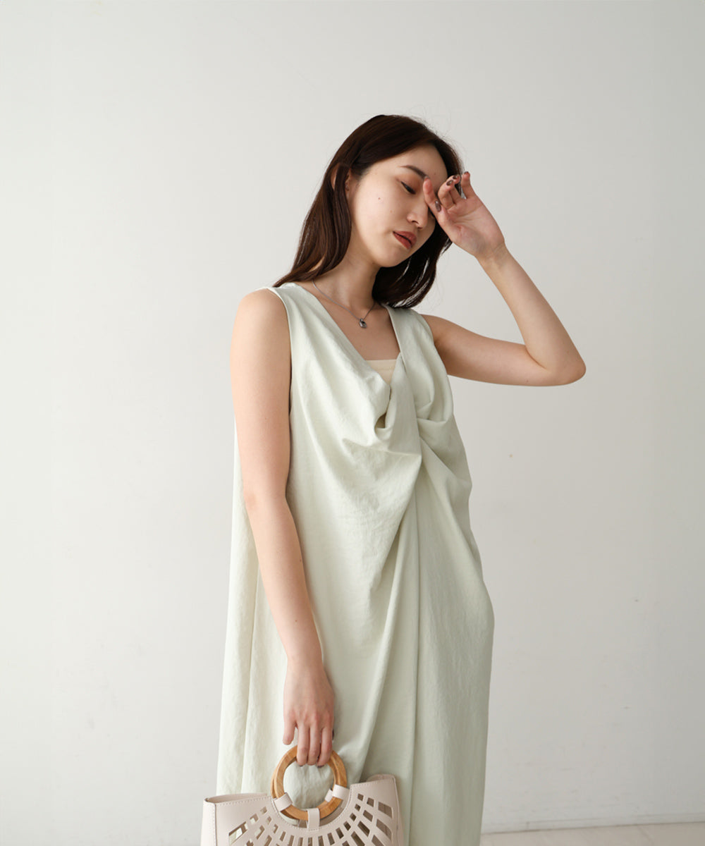 フロントねじりワンピース