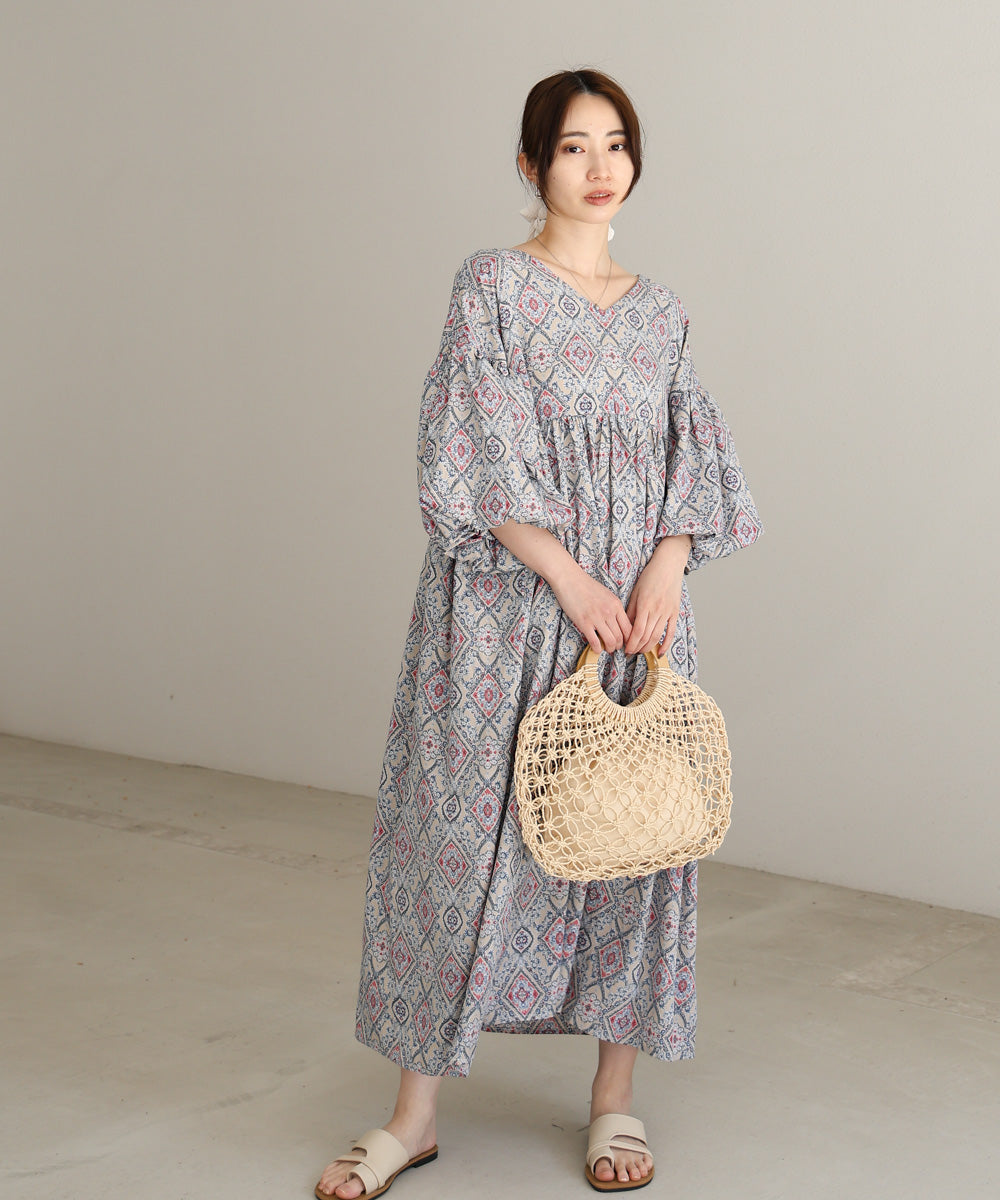 バルーン袖ミドル丈プリントワンピース