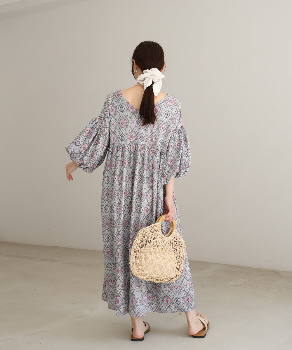 バルーン袖ミドル丈プリントワンピース