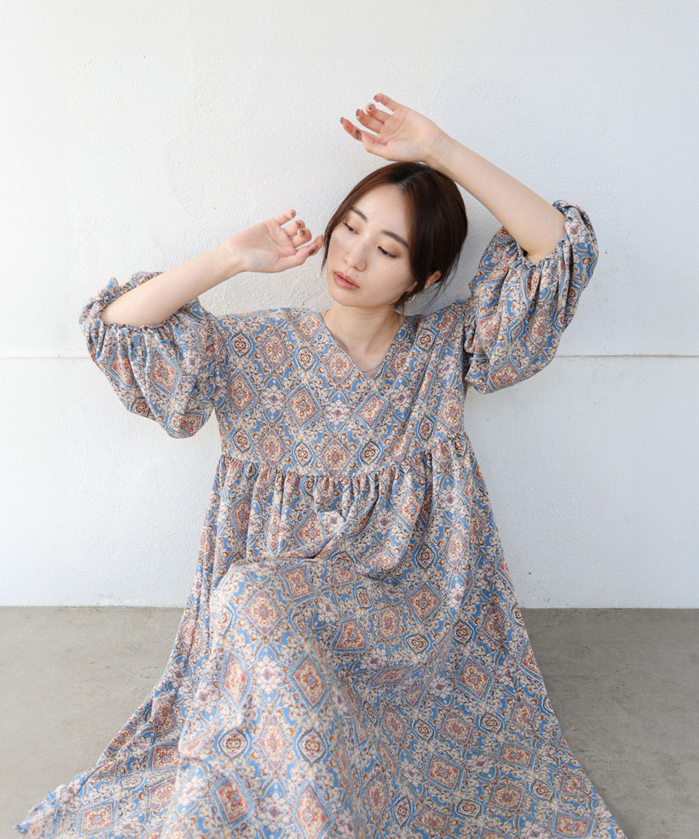 バルーン袖ミドル丈プリントワンピース