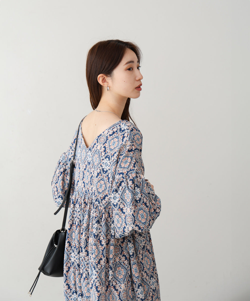 バルーン袖ミドル丈プリントワンピース