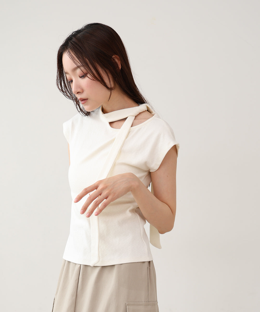 タイ付きコンパクトトップス