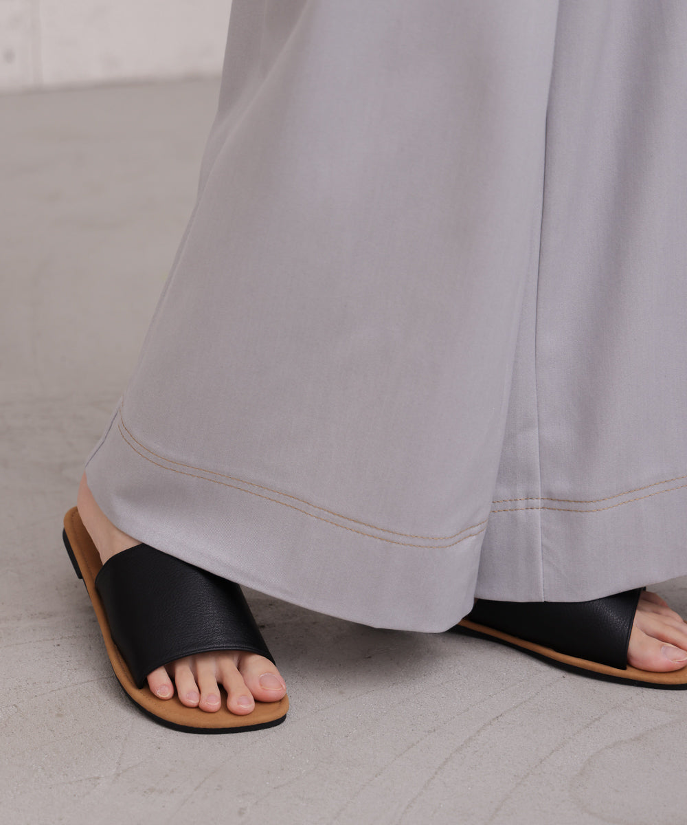 フラットワンベルサンダル