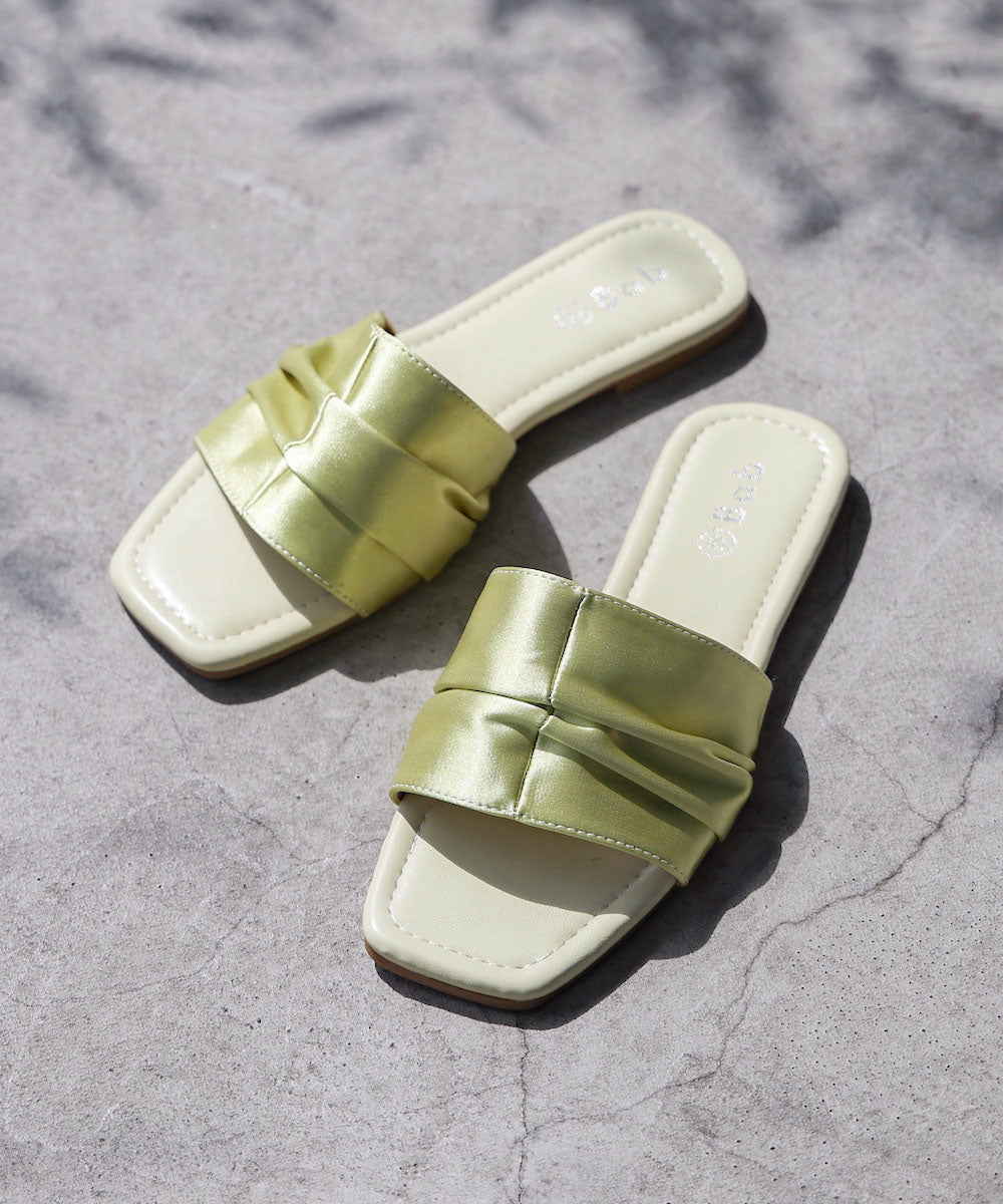 サテンギャザーフラットサンダル