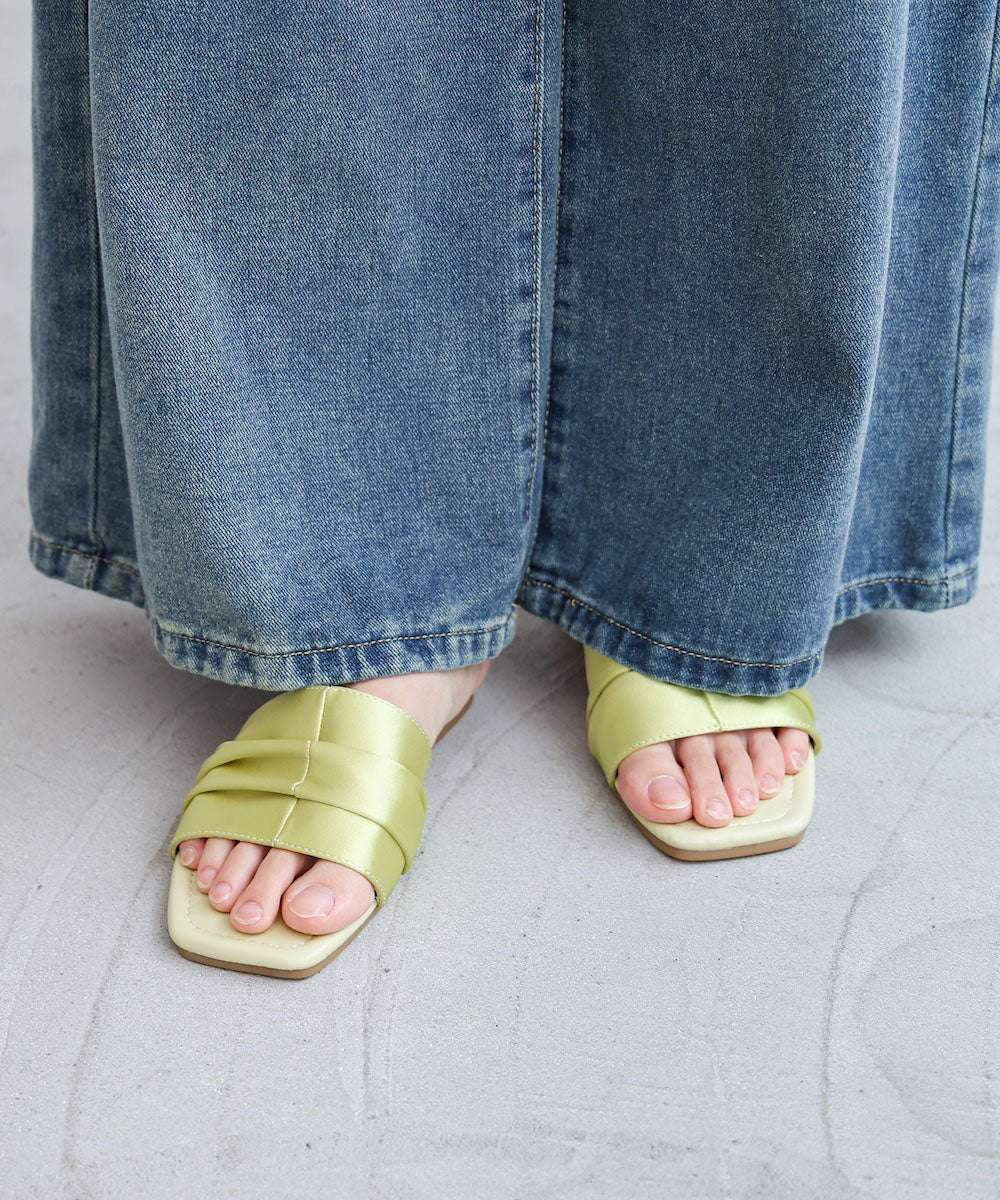 サテンギャザーフラットサンダル