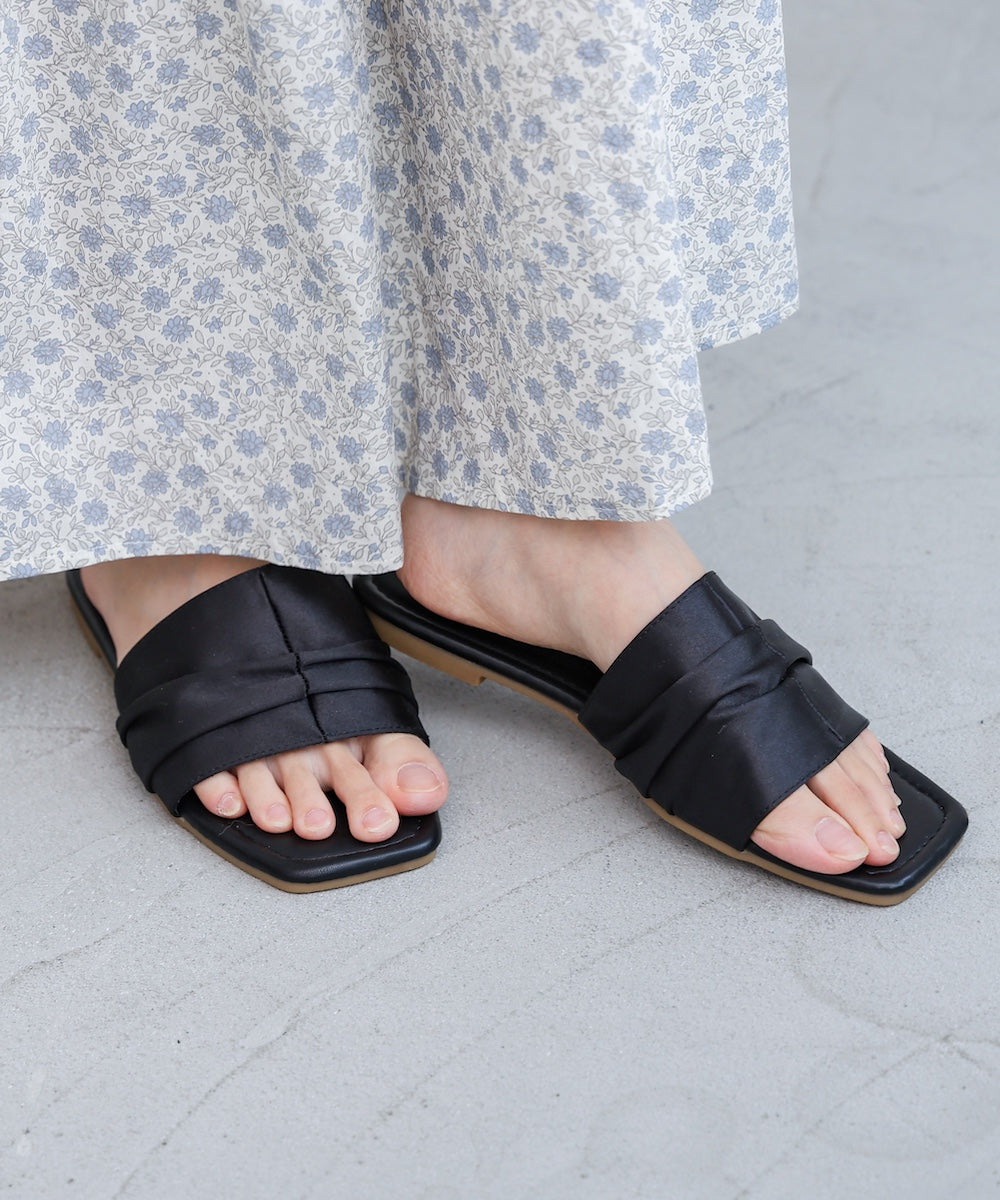 サテンギャザーフラットサンダル