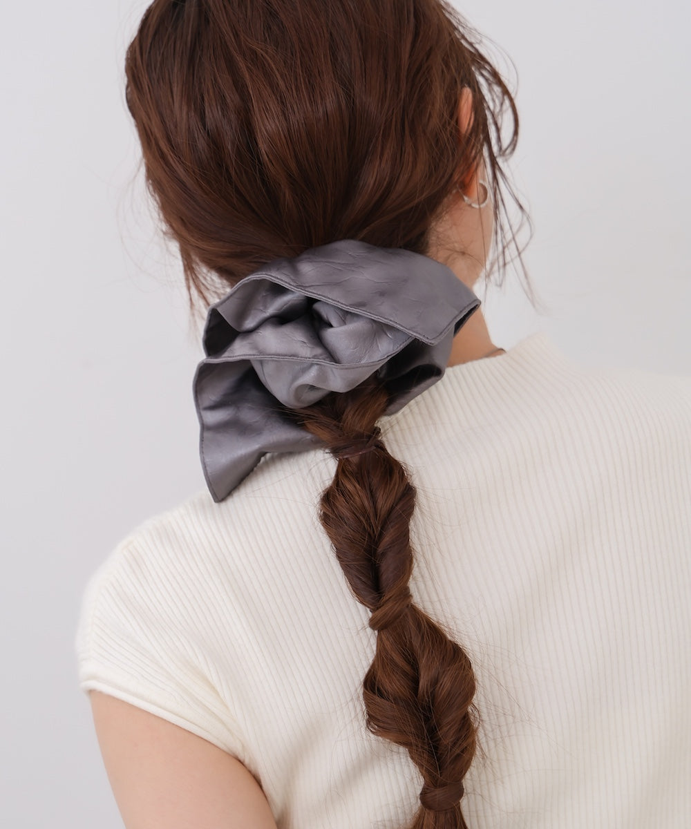 ボリュームリボン合皮スクエアシュシュ