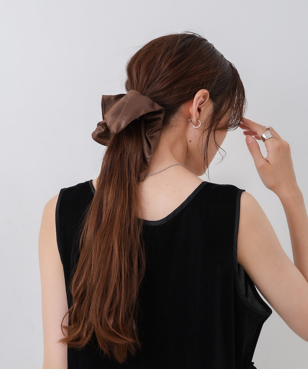 ボリュームリボン合皮スクエアシュシュ