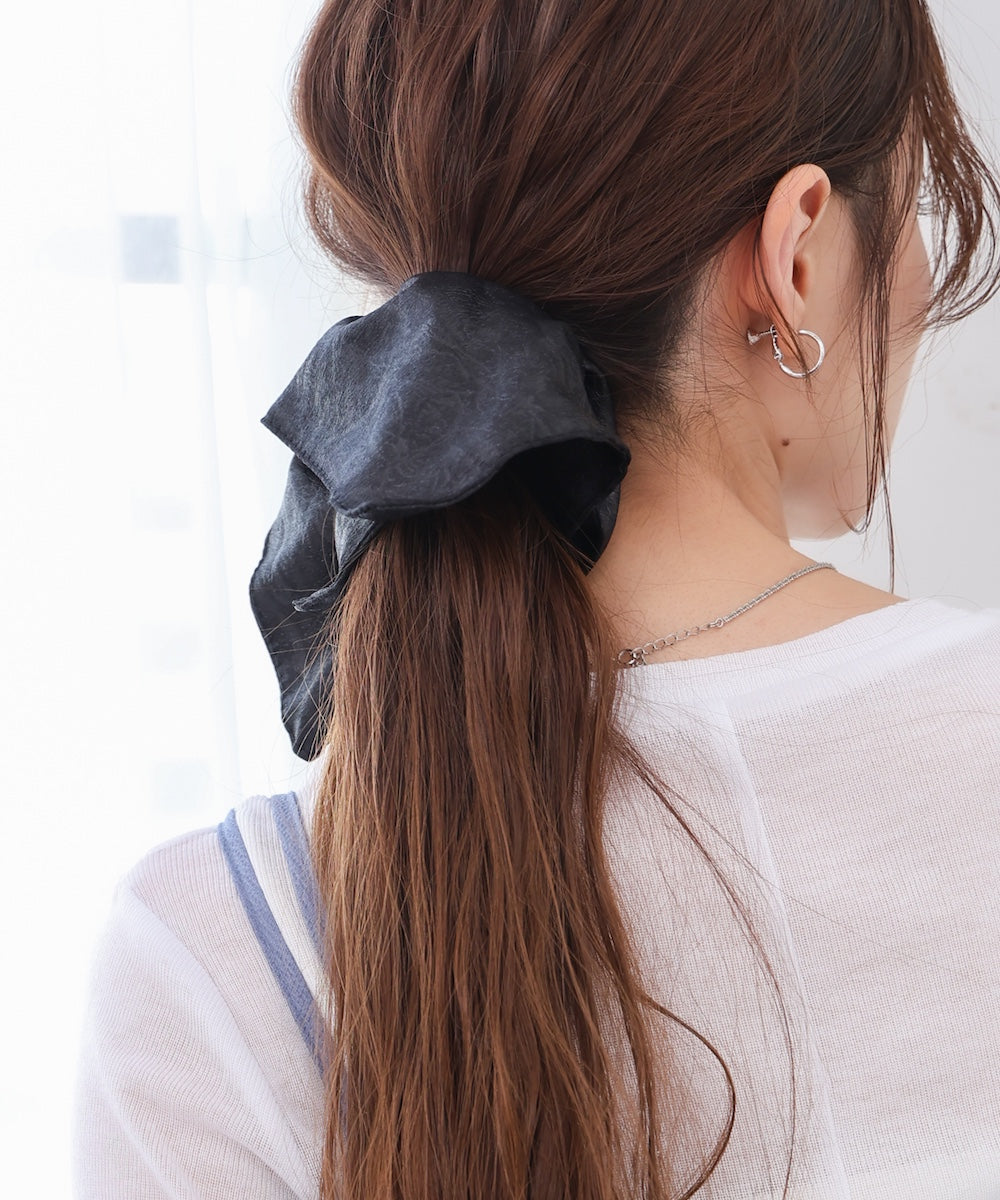 ボリュームリボン合皮スクエアシュシュ