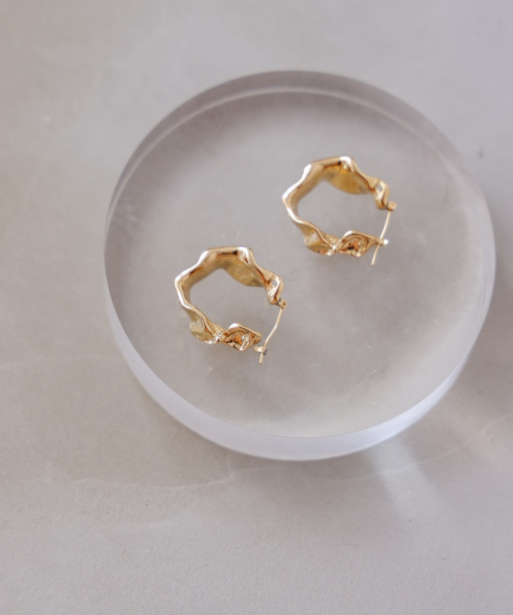 ニュアンスネジリフープピアス