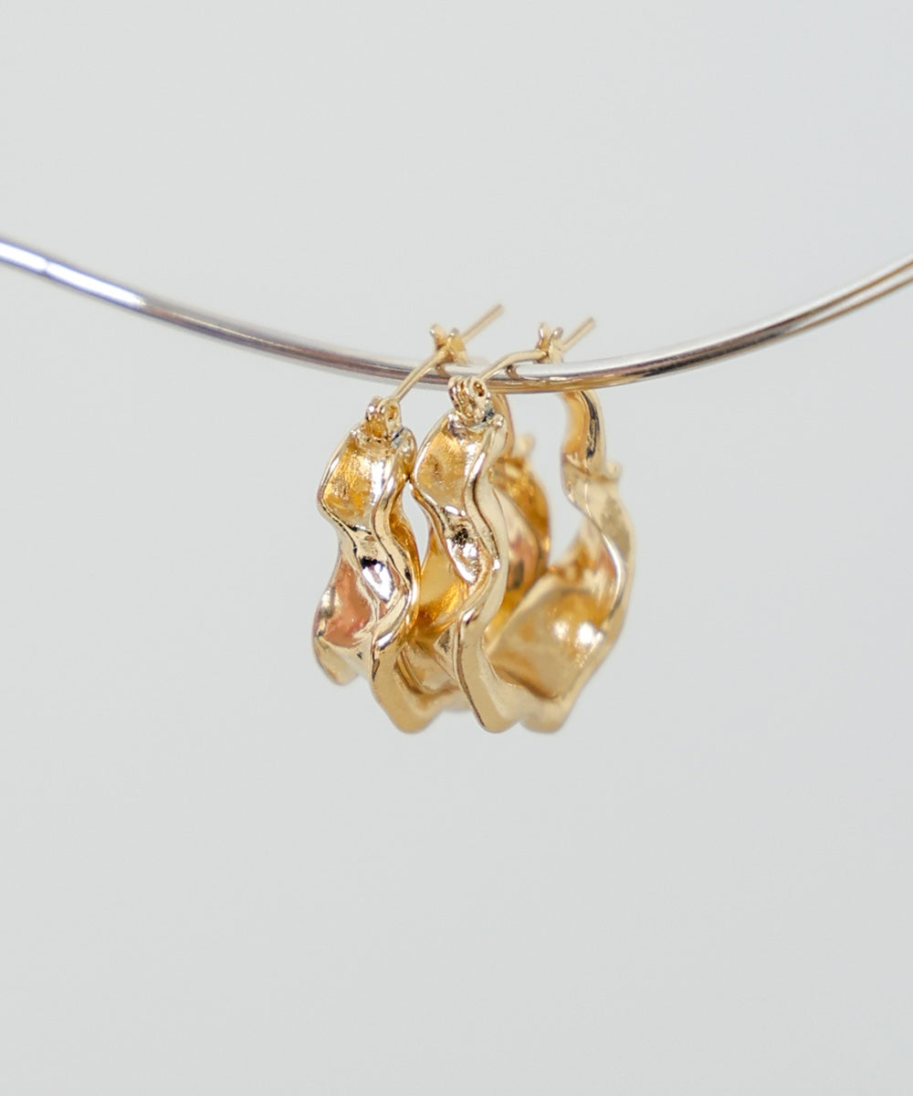 ニュアンスネジリフープピアス