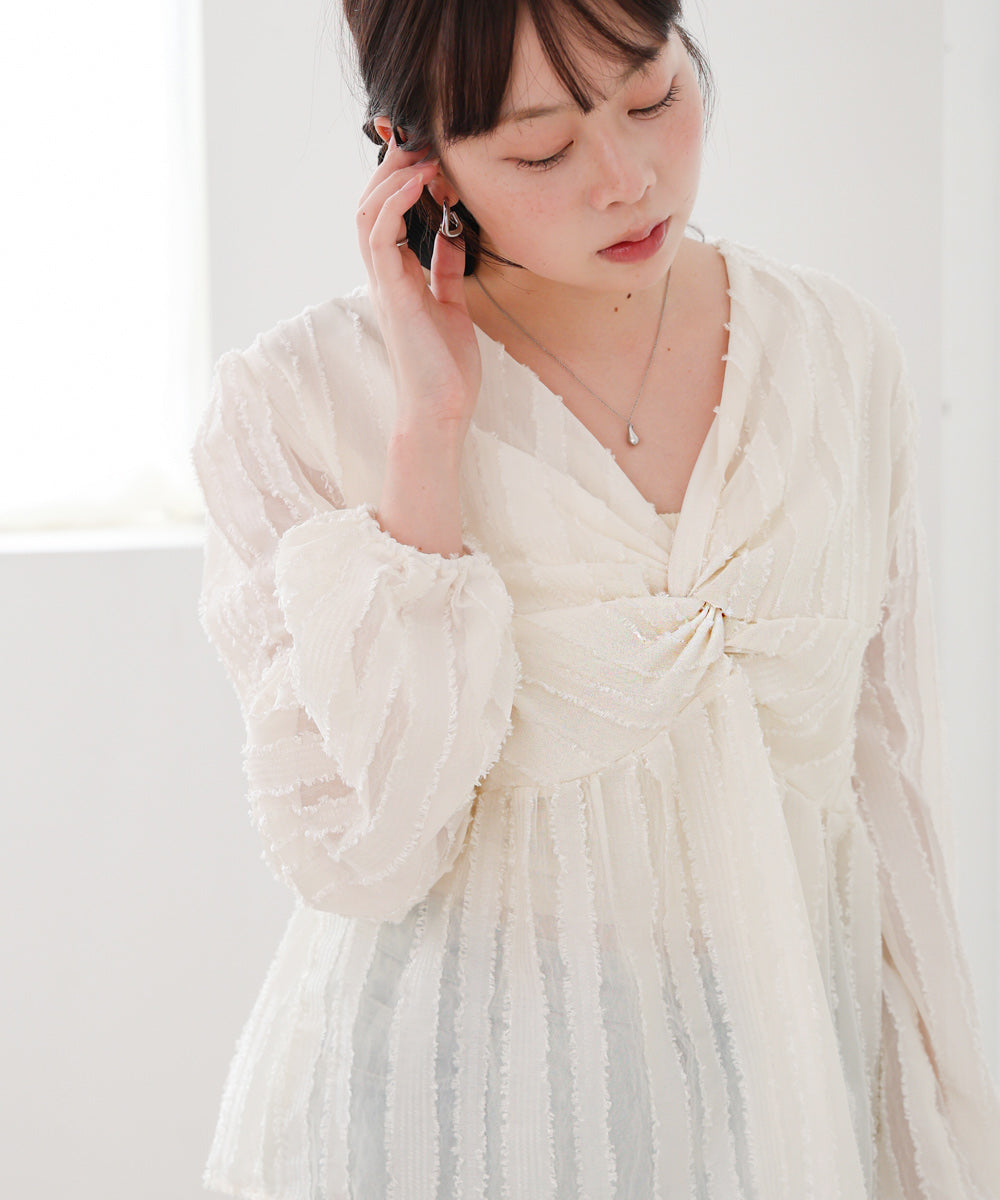 フロントねじりシャギーブラウス