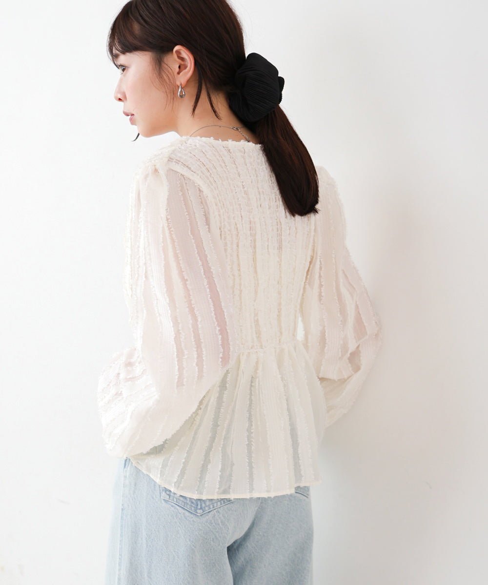 フロントねじりシャギーブラウス