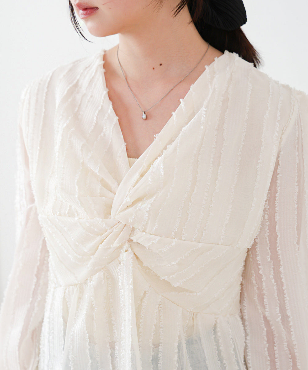 フロントねじりシャギーブラウス